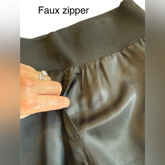 Cinq a Sept Giles black elastic waist silky smooth cargo jogger Pants size small - Picture 8 of 10